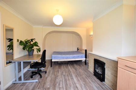 4 bedroom Semi-detached house to let in 4 Bedroom Student Home - Ringwood Close, UKC
