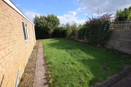 4 bedroom Semi-detached house to let in 4 Bedroom Student Home - Ringwood Close, UKC