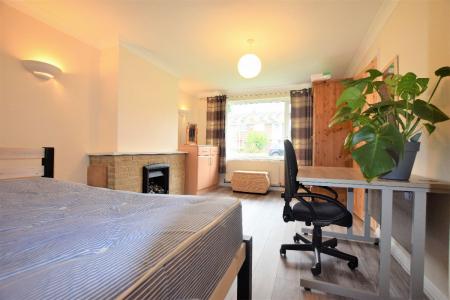 4 bedroom Semi-detached house to let in 4 Bedroom Student Home - Ringwood Close, UKC