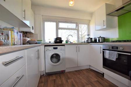 3 bedroom Flat to let in 3 Bedroom Student Home - 20 Hawe Close
