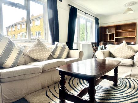 3 bedroom Flat to let in Whitehall Close, Canterbury