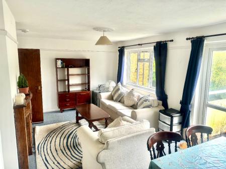 3 bedroom Flat to let in Whitehall Close, Canterbury