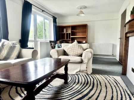 3 bedroom Flat to let in Whitehall Close, Canterbury
