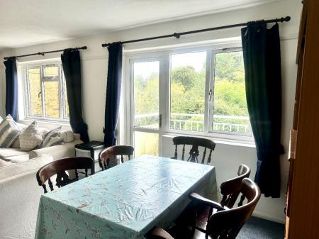 3 bedroom Flat to let in Whitehall Close, Canterbury