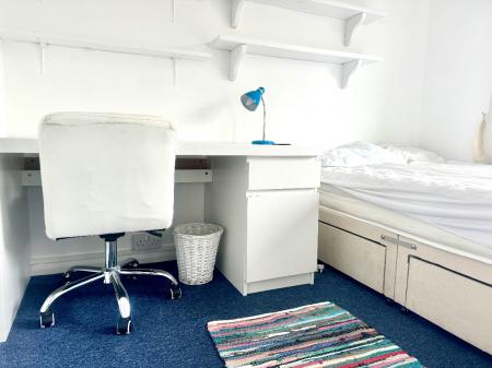 3 bedroom Flat to let in Whitehall Close, Canterbury