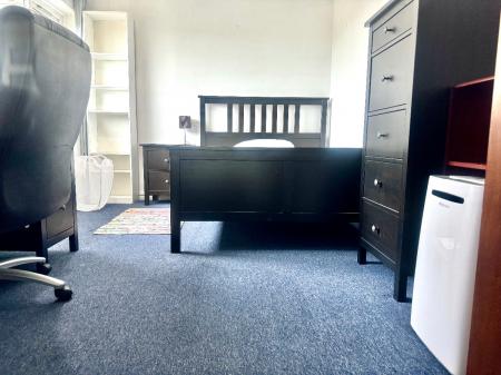 3 bedroom Flat to let in Whitehall Close, Canterbury