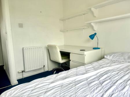 3 bedroom Flat to let in Whitehall Close, Canterbury