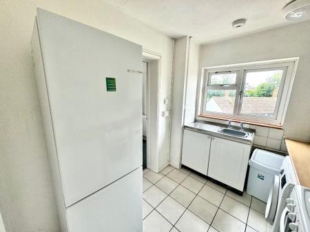 3 bedroom Flat to let in Whitehall Close, Canterbury