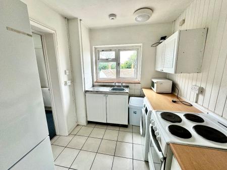 3 bedroom Flat to let in Whitehall Close, Canterbury