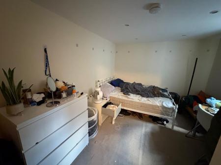 6 bedroom Semi-detached house to let in Pretoria Road, Canterbury