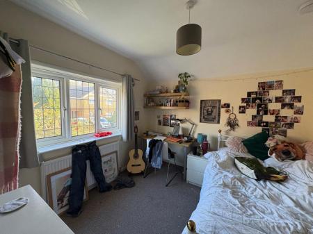 6 bedroom Semi-detached house to let in Pretoria Road, Canterbury