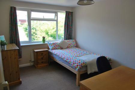 Room Lets within a 6 Student Home - 18 Headcorn Drive, Canterbury