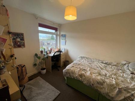 4 bedroom End of terrace house to let in 74 Kemsing Gardens, Canterbury