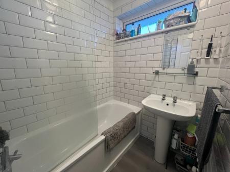 4 bedroom End of terrace house to let in 74 Kemsing Gardens, Canterbury