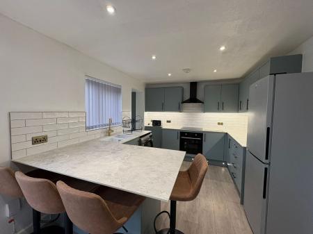 4 bedroom End of terrace house to let in Bawden Close, Canterbury