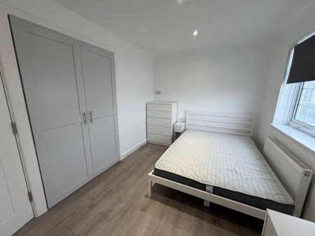 4 bedroom End of terrace house to let in Bawden Close, Canterbury