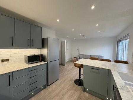 4 bedroom End of terrace house to let in Bawden Close, Canterbury