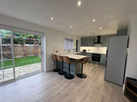 4 bedroom End of terrace house to let in Bawden Close, Canterbury
