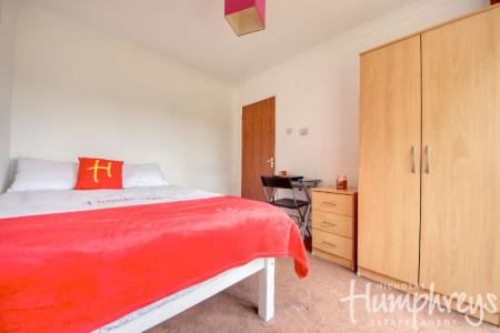 4 bedroom Semi-detached house to let in 5 College Road