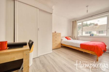 4 bedroom Semi-detached house to let in 5 College Road