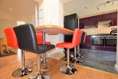 1 bedroom House share to let in Room Takeover - 37 Old Park Avenue