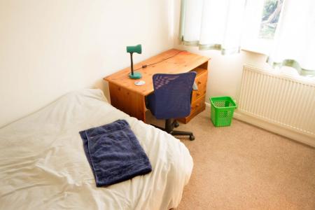 4 bedroom Semi-detached house to let in Westerham Close, Canterbury