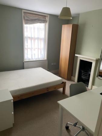 2 bedroom Terraced House to let in Cross Street, Canterbury