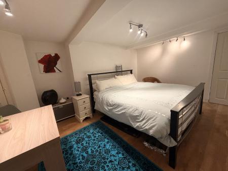 1 bedroom Flat to let in St. Peters Lane, Canterbury