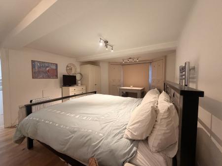 1 bedroom Flat to let in St. Peters Lane, Canterbury