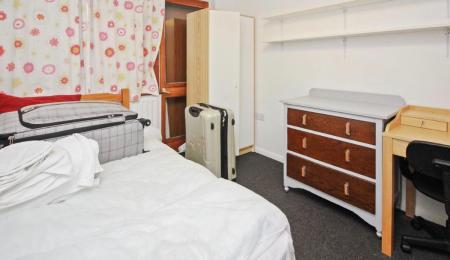 4 bedroom Terraced House to let in Downs Road, Canterbury