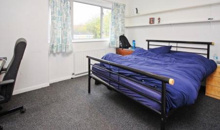 4 bedroom Terraced House to let in Downs Road, Canterbury