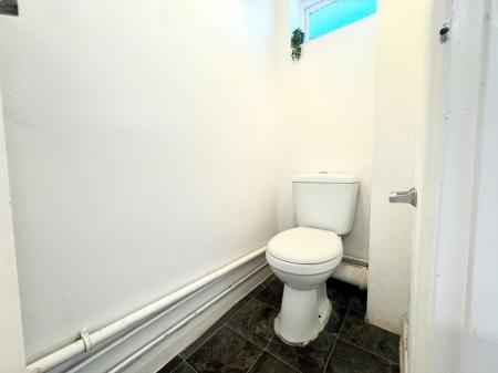 1 bedroom Flat to let in 4 Bed Student Home - 60 Kemsing Gardens