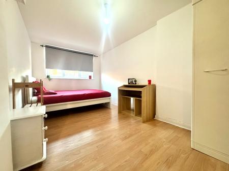 1 bedroom Flat to let in 4 Bed Student Home - 60 Kemsing Gardens