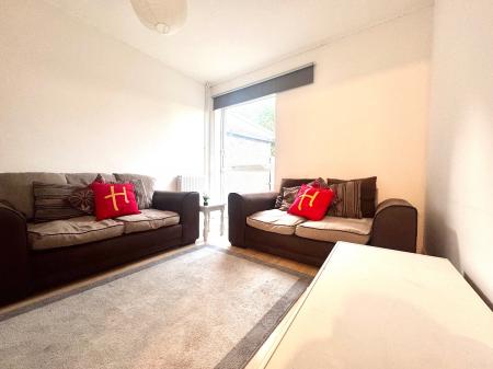 1 bedroom Flat to let in 4 Bed Student Home - 60 Kemsing Gardens