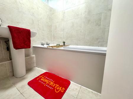 1 bedroom Flat to let in 4 Bed Student Home - 60 Kemsing Gardens