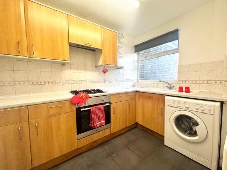 1 bedroom Flat to let in 4 Bed Student Home - 60 Kemsing Gardens
