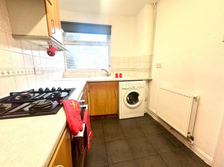 1 bedroom Flat to let in 4 Bed Student Home - 60 Kemsing Gardens