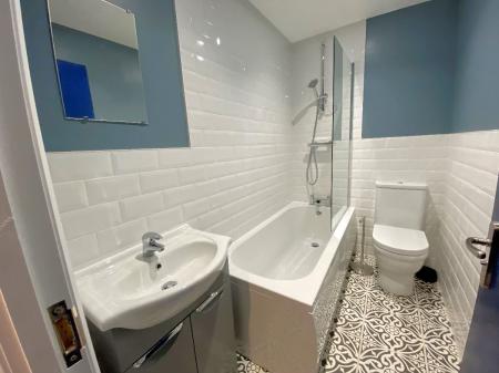 1 bedroom Semi-detached house to let in 6 Bedroom Student Home - Downs Road, UKC