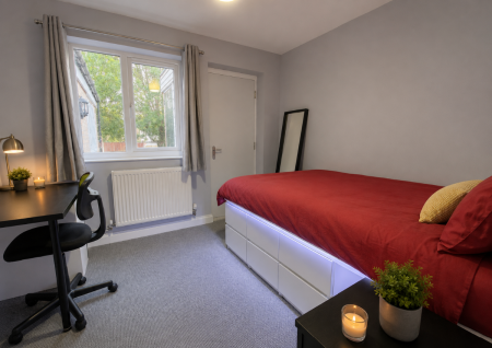 1 bedroom Semi-detached house to let in 6 Bedroom Student Home - Downs Road, UKC