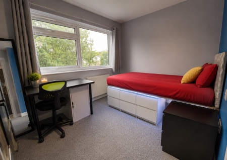 1 bedroom Semi-detached house to let in 6 Bedroom Student Home - Downs Road, UKC