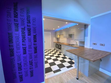 1 bedroom Semi-detached house to let in 6 Bedroom Student Home - Downs Road, UKC