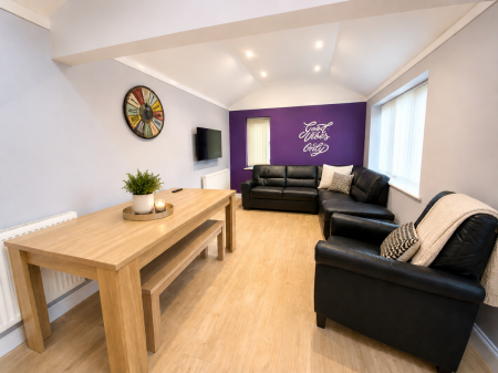 1 bedroom Semi-detached house to let in 6 Bedroom Student Home - Downs Road, UKC