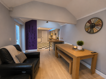 1 bedroom Semi-detached house to let in 6 Bedroom Student Home - Downs Road, UKC