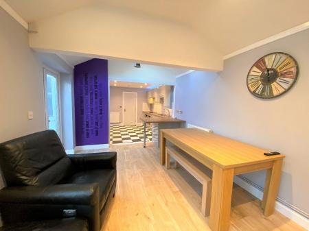 1 bedroom Semi-detached house to let in 6 Bedroom Student Home - Downs Road, UKC