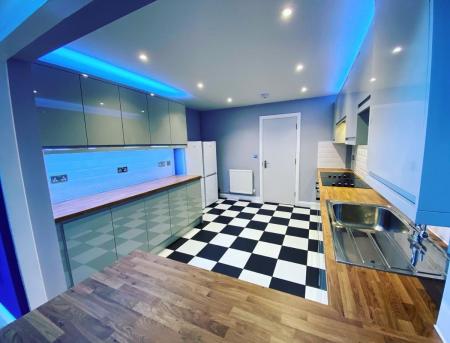 1 bedroom Semi-detached house to let in 6 Bedroom Student Home - Downs Road, UKC