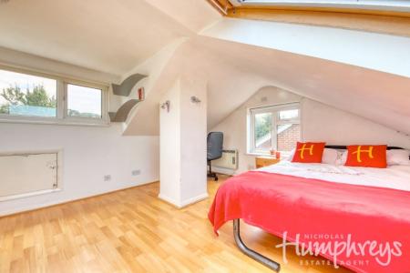 1 bedroom Semi-detached house to let in College Road, opposite CCCU
