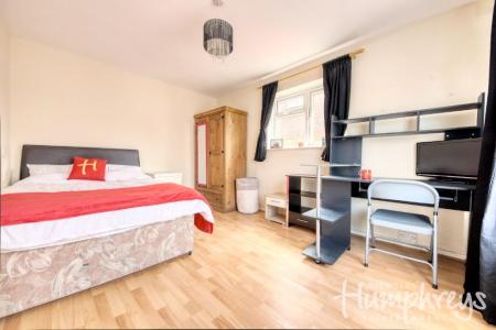 1 bedroom Semi-detached house to let in College Road, opposite CCCU