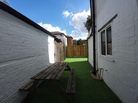 1 bedroom Terraced House to let in 1 Bedroom Student Home - 66 St. Peters Place, City Centre