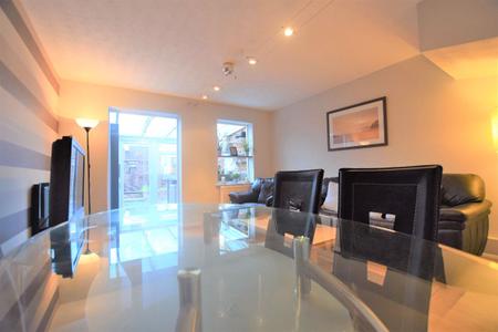 1 bedroom Terraced House to let in 4 Bedroom Student Home - Henry Court (Near City Centre)