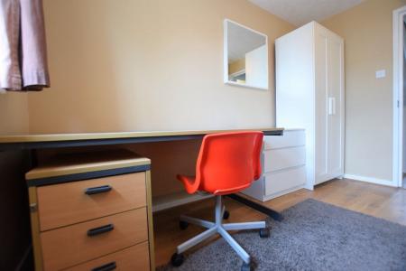 1 bedroom Terraced House to let in 4 Bedroom Student Home - Henry Court (Near City Centre)